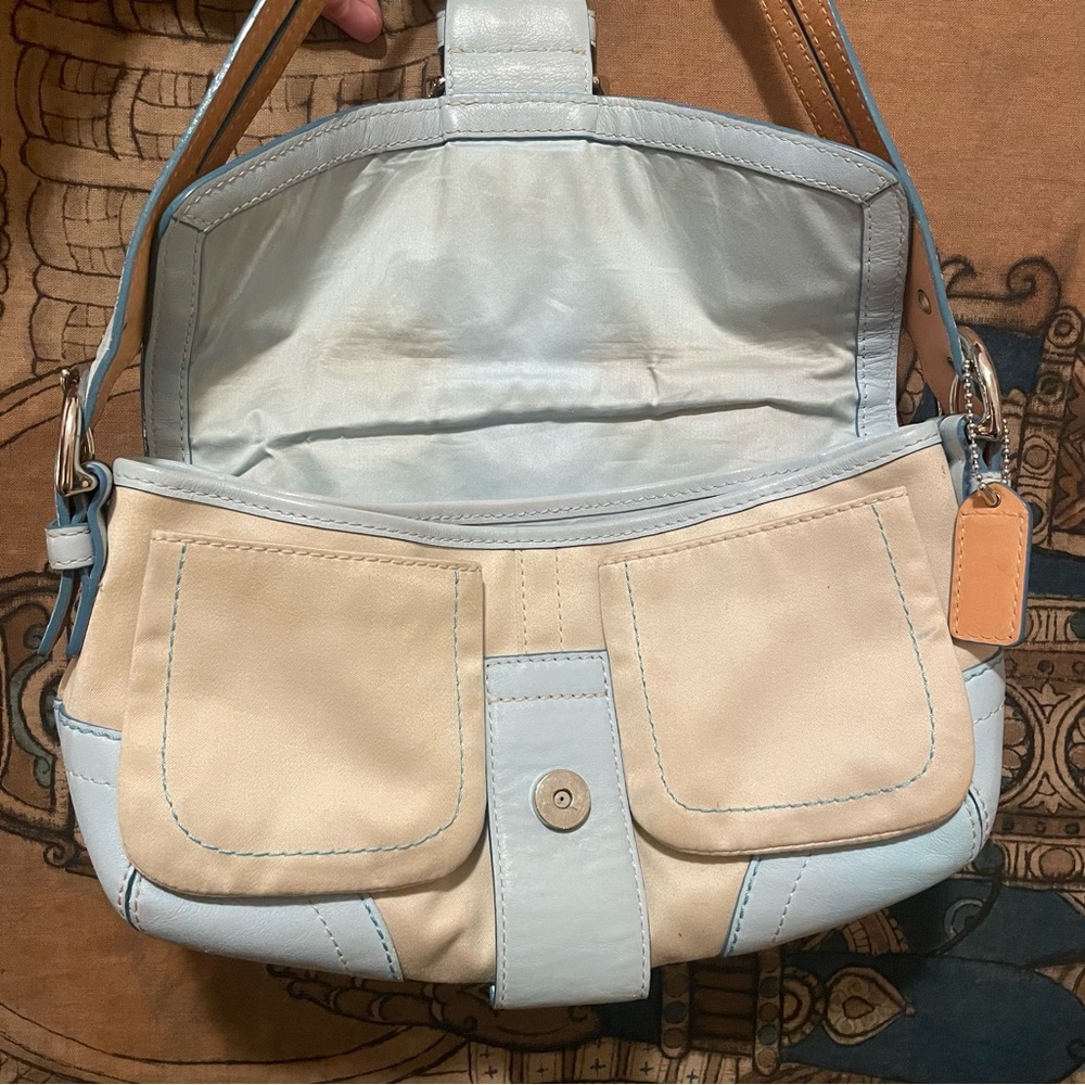COACH Soho Pocket Flap #1879 Crème & Blue Leather Chunky Buckle Y2K Shoulder Bag - Picture 6 of 14